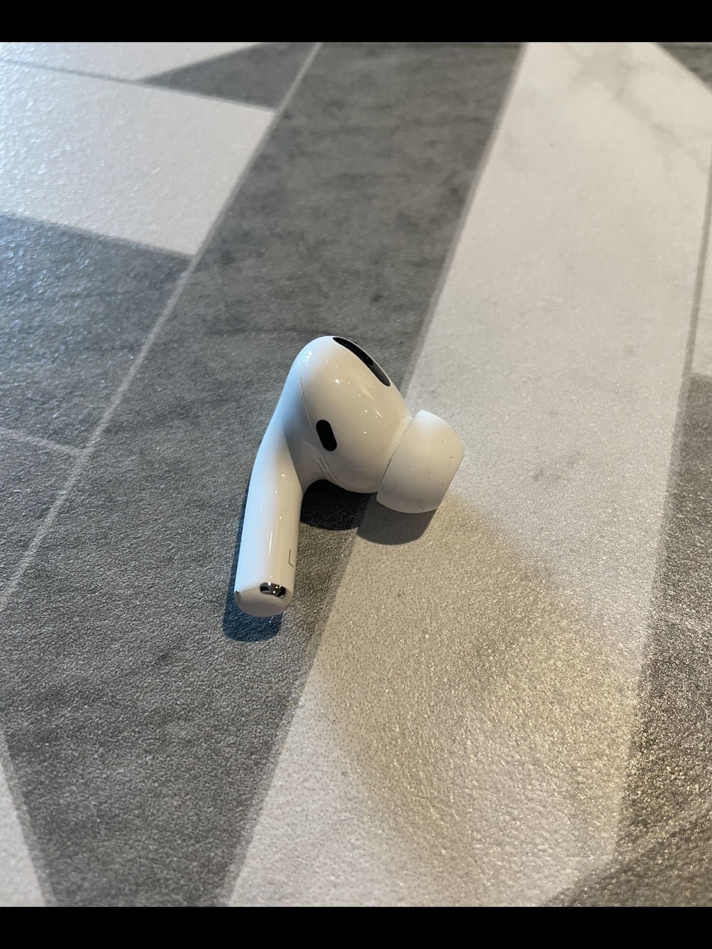 Left Apple AirPod Pro 