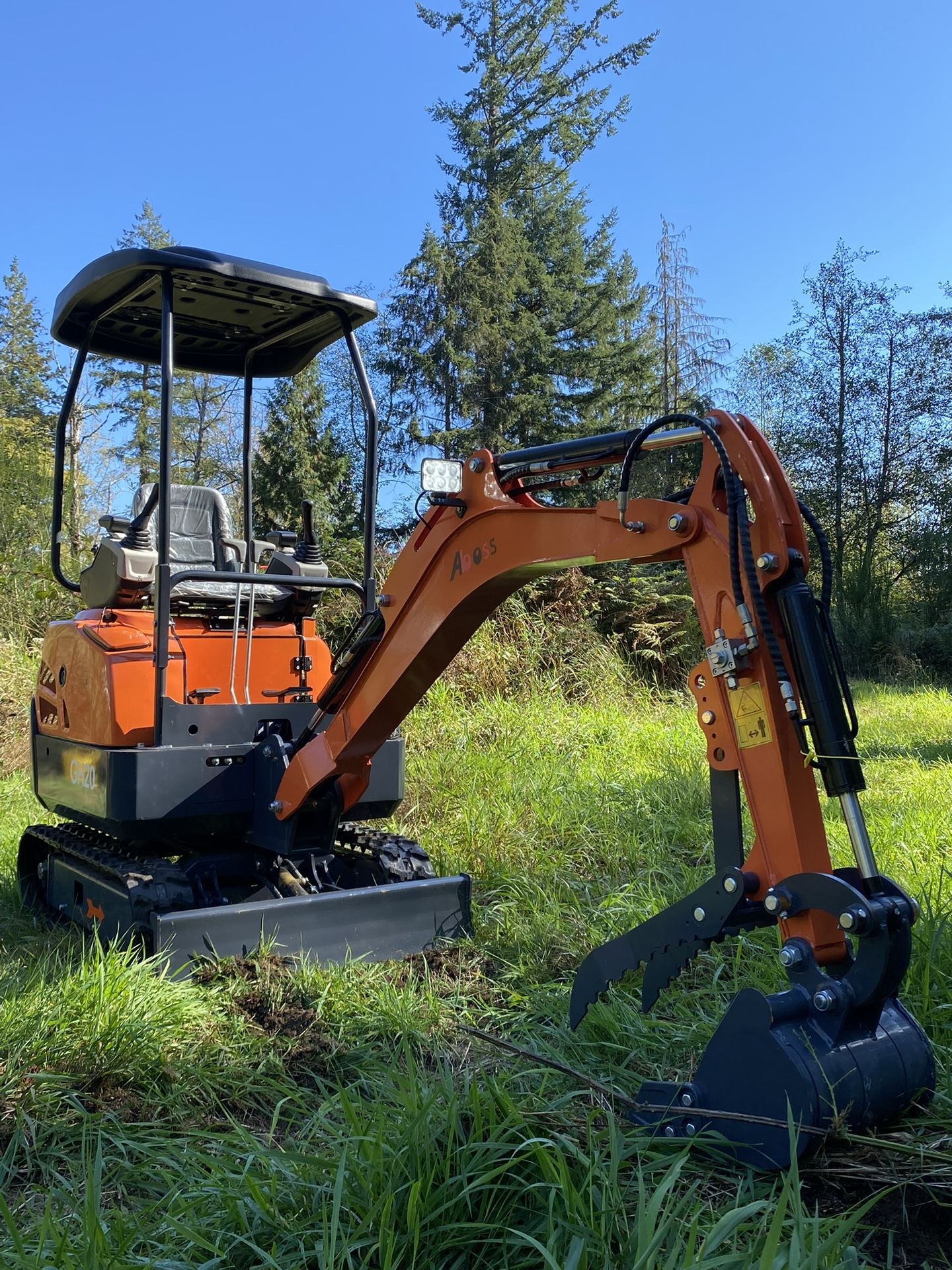 NEW!! Mini Excavator 