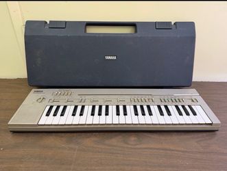 Yamaha Portasound PC-100 Vintage Electronic Keyboard with Hard Case