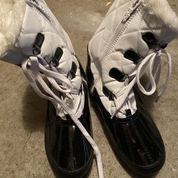 New Snow Boots Totes Size 8.5