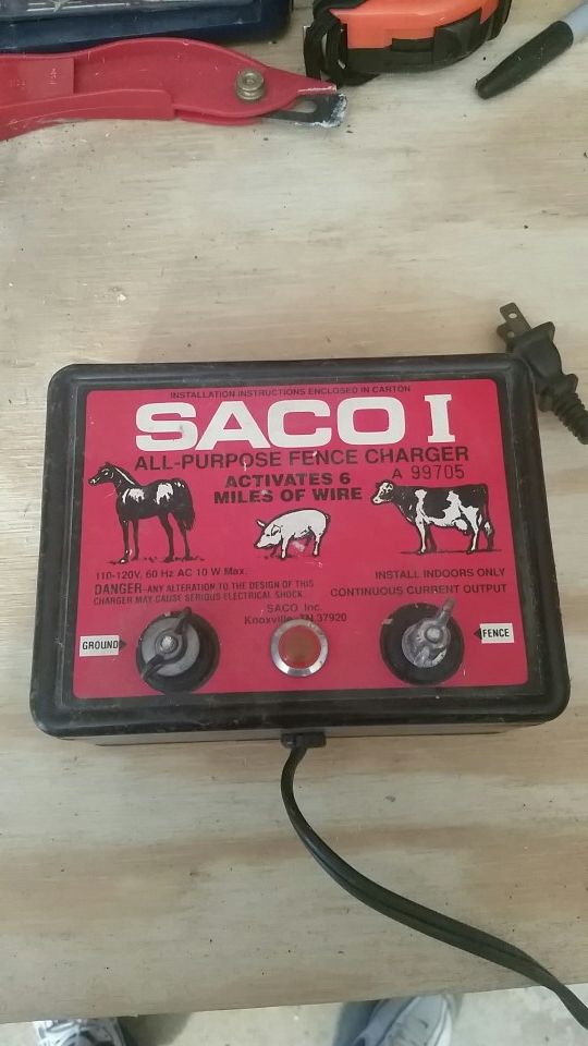 Electric fence charger Saco