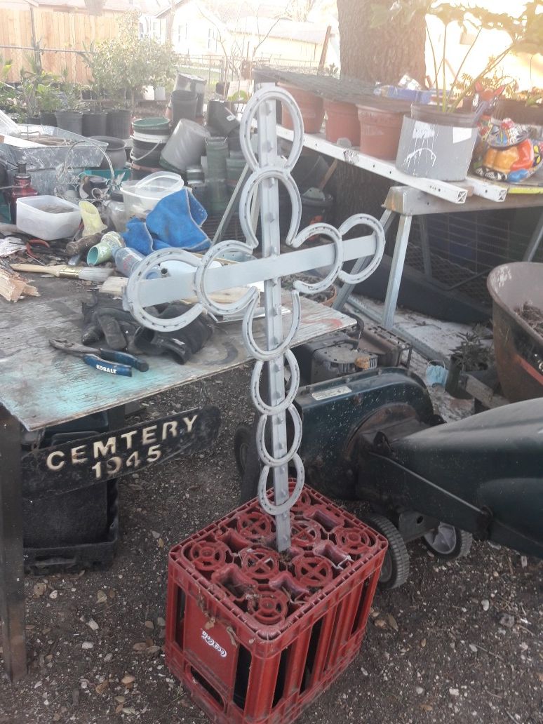 Metal cross
