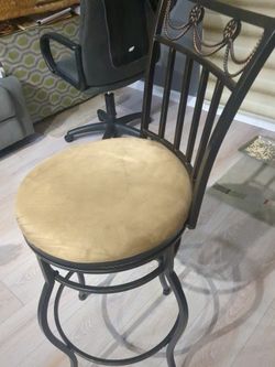   PR Of 2    Hillsdale Counter Chairs   (Full Swing)