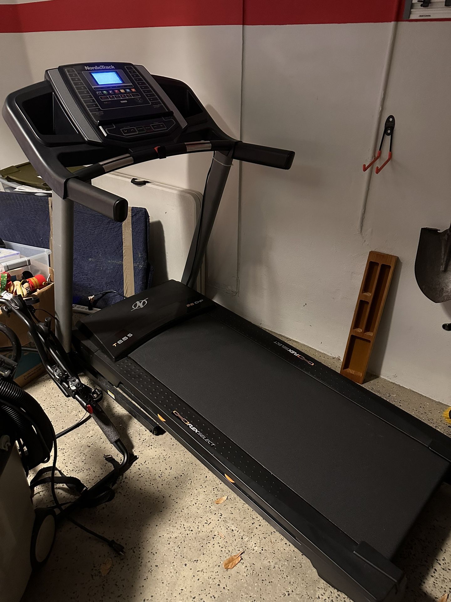 NordicTrack T 6.5 S Treadmill - Black (Incline Capable)