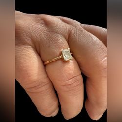 NEW 18K Yellow Gold Princess-Cut Diamond Solitaire Ring - Size 7