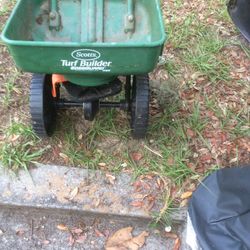 Fertilizer Spreader/ Regador  de fertilizante