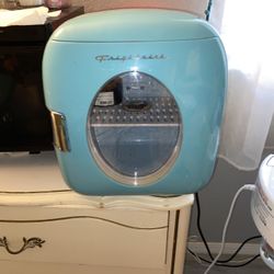 Fridgaire  Mini Fridge