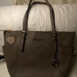 🤎Michael Kors Jet Set Travel Top-Zip Tote Bag in Saffiano leather🤎