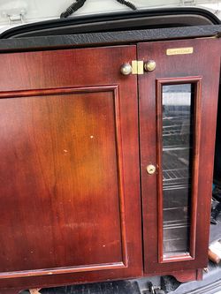 Refrigerated wine cooler