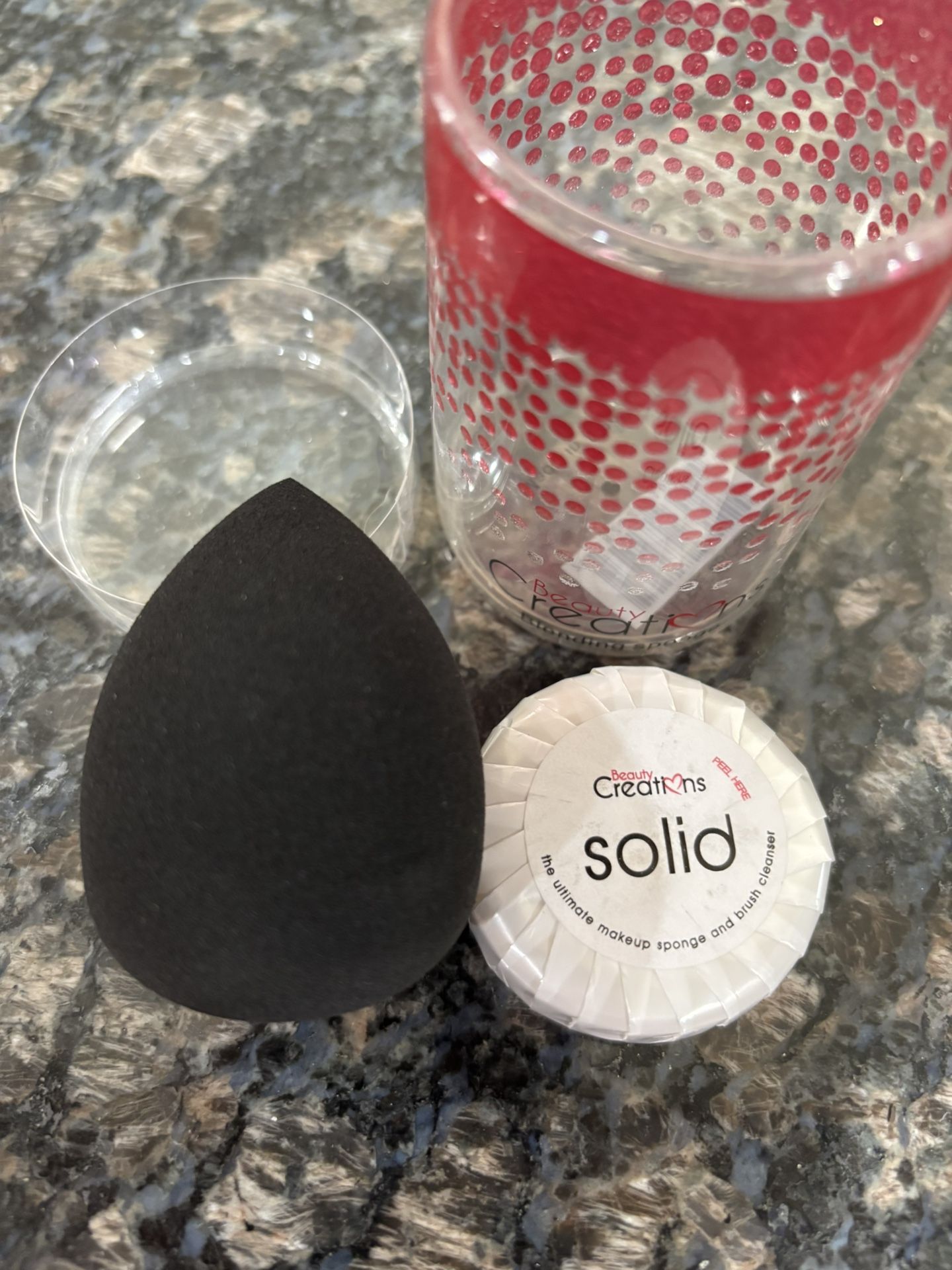 NEW BEAUTY CREATIONS BLACK MAKEUP BLENDER WITH SOLID CLEANER IN CASE $7!!