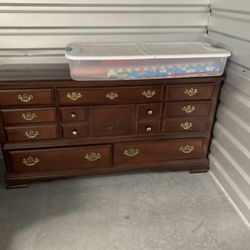 Dresser