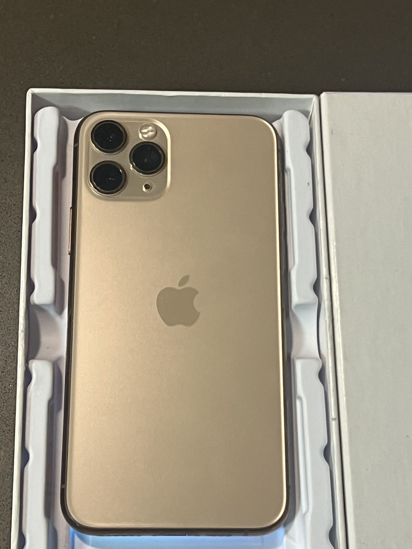 iPhone 11 PRO 256GB Gold UNLOCKED 