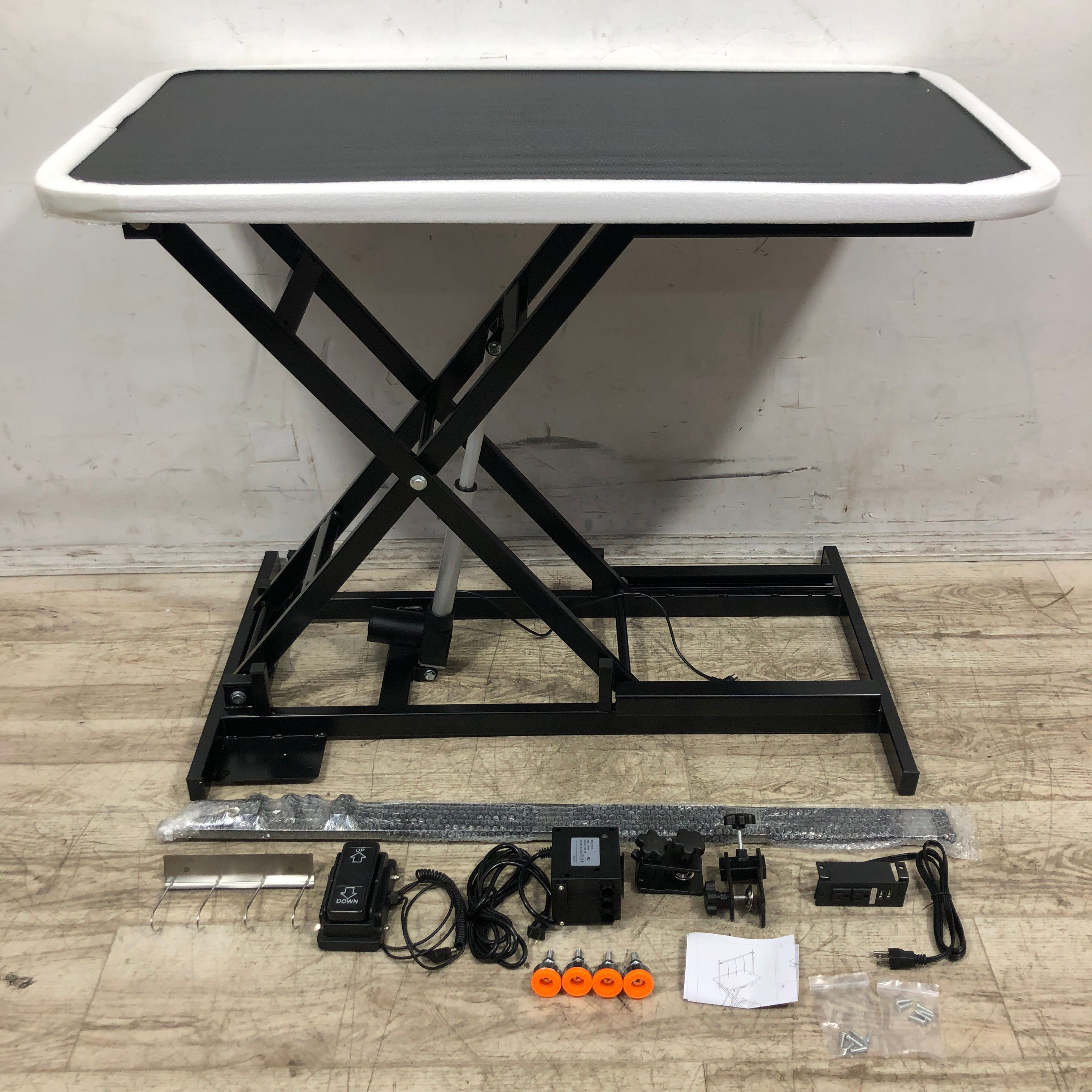47“ Electric Lift Dog Grooming Table (Black)