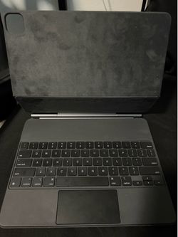 Magic Keyboard and pencil