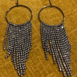 Pretty Dangling Chandelier Style Earrings 