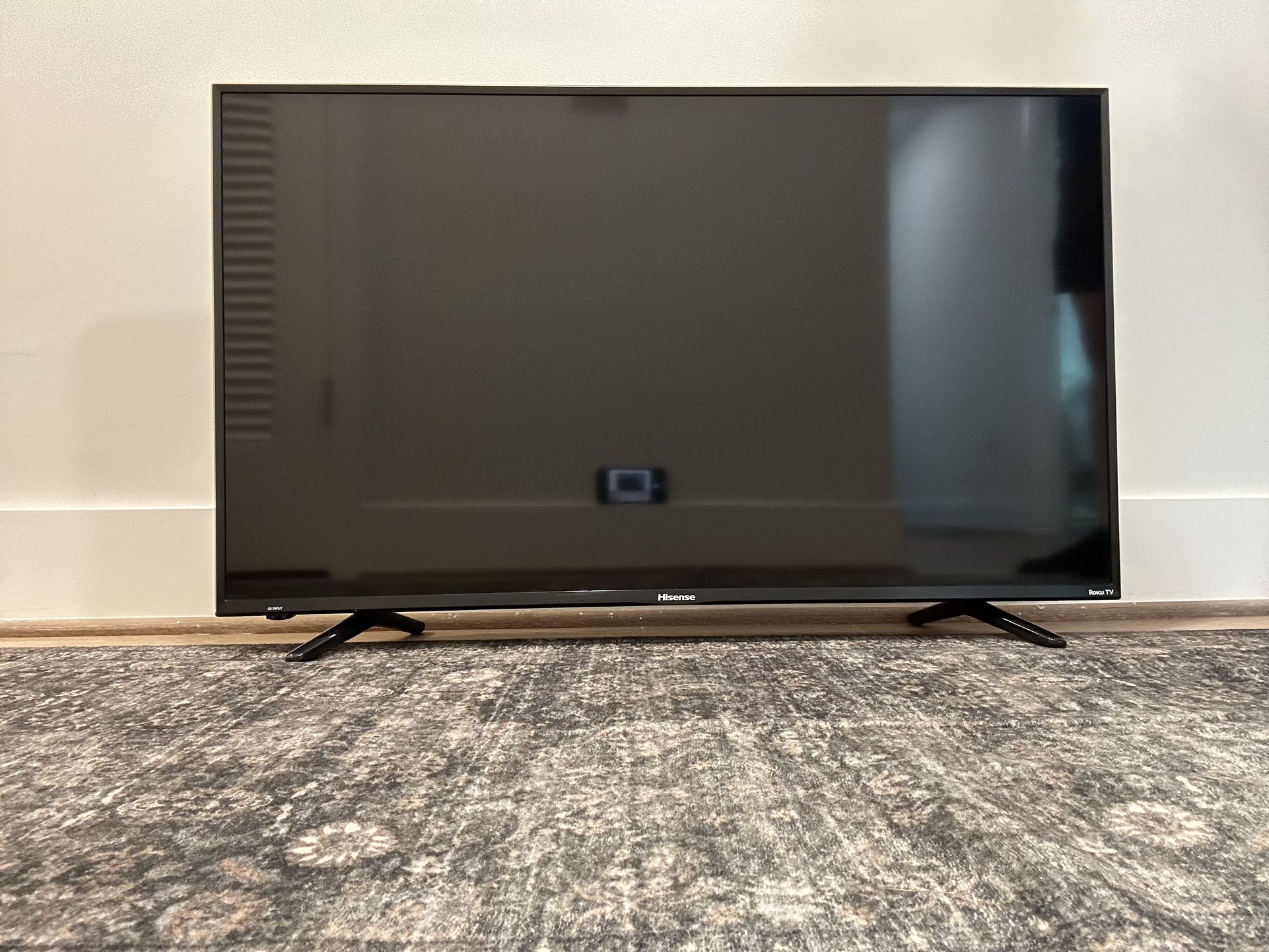 43” Hisense Roku 4K LCD TV- Good Condition, Works Great