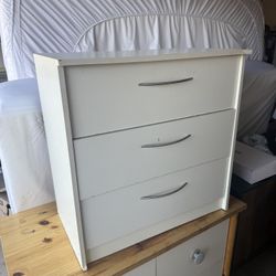 Small Dresser 3 Drawer