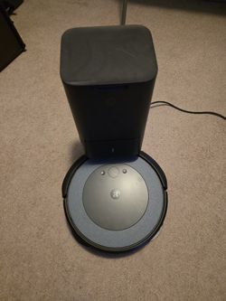Roomba i4 Vacuum with Self-emptying Base