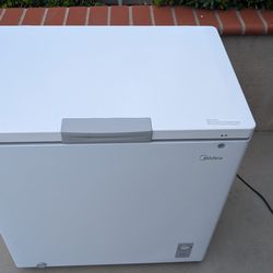Midea Chest Freezer 7 cubic feet