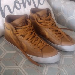 Converse Tennis Shoes