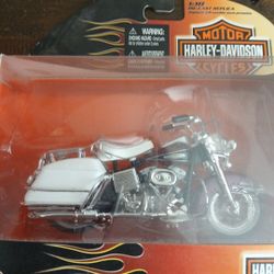 Harley Davidson 2006 Die-Cast Replica 1:18 Series 1968 FLH Electra Glide 