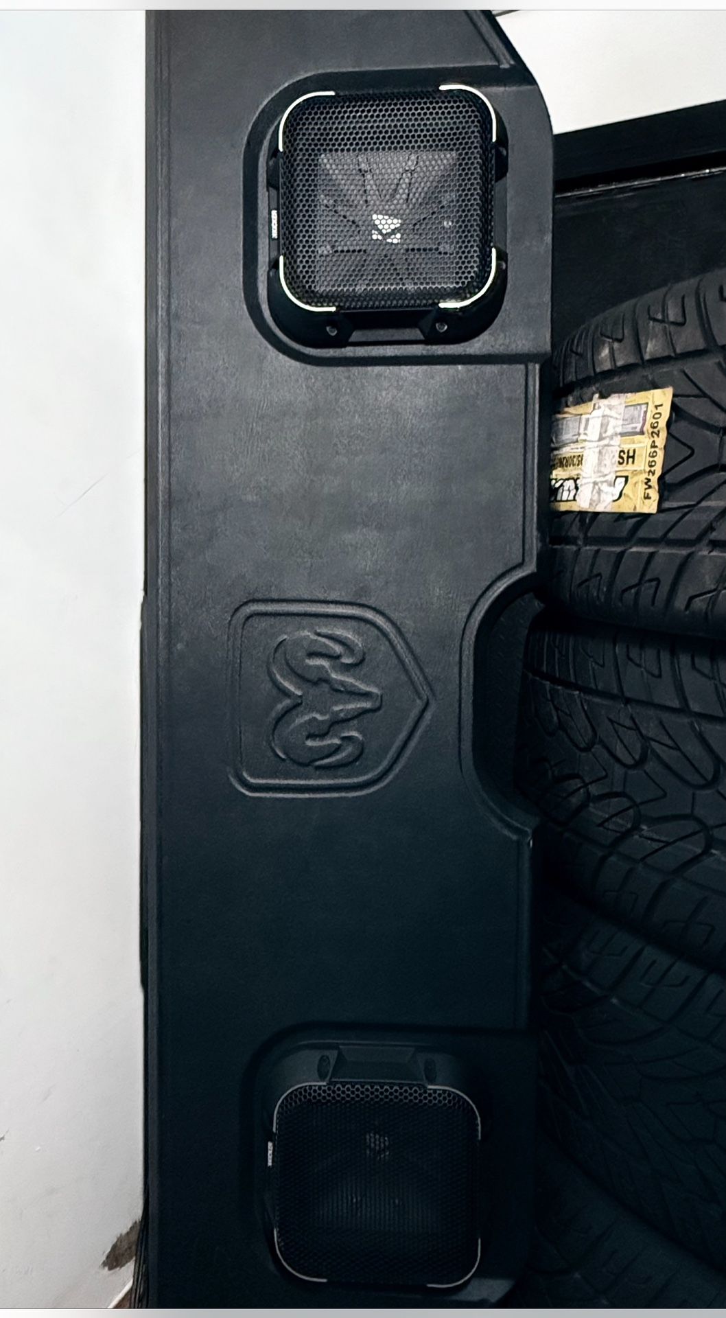 Cajón Con 2 Kicker L7 Cuadradas 10”