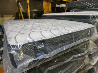Full size Sealy Posturepedic mattress medium firm special