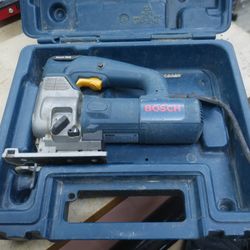 Bosch 1587AVS Variable Speed Top-Handle corded Jigsaw 120v used. tested. in a good working order. damaged case. 