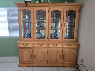 MOVING SALE! NEED GONE ASAP! Large Oak China Cabinet Hutch Armoire