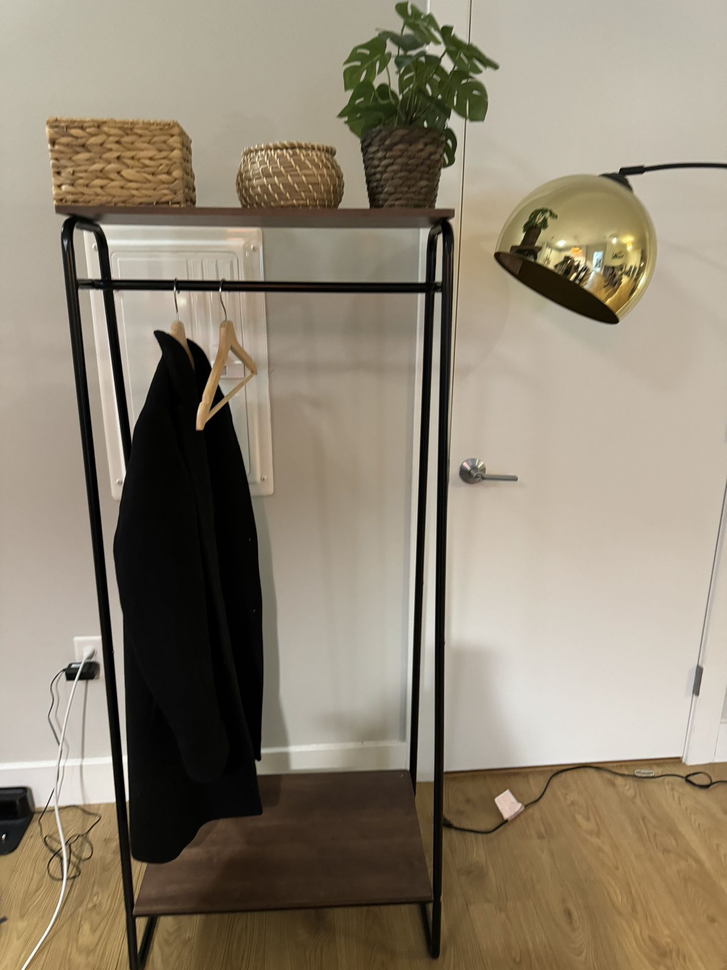 Coat Rack Stand In Excellent condition