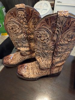 Women's cowboy boots size 9.5