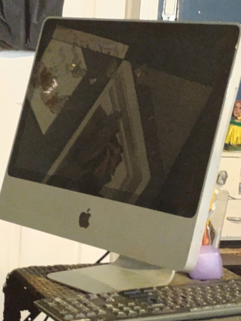 ***REDUCED $50*****(LOCKED) ALL-IN-ONE APPLE DESKTOP