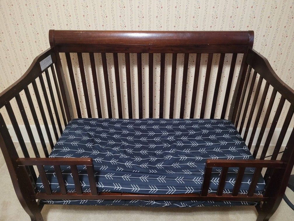 Crib/toddler Bed With Matching Dresser 