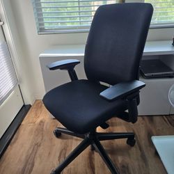 Steelcase Amia Office Chair/ Gaming Chair/ Like New 