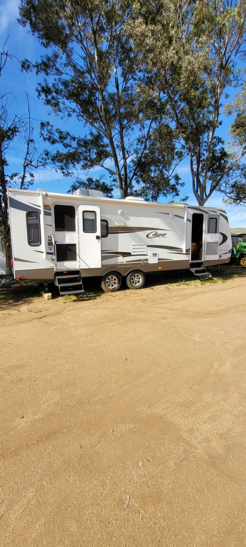 2013 Travel Trailer Cougar.   It’s Still Available 👈