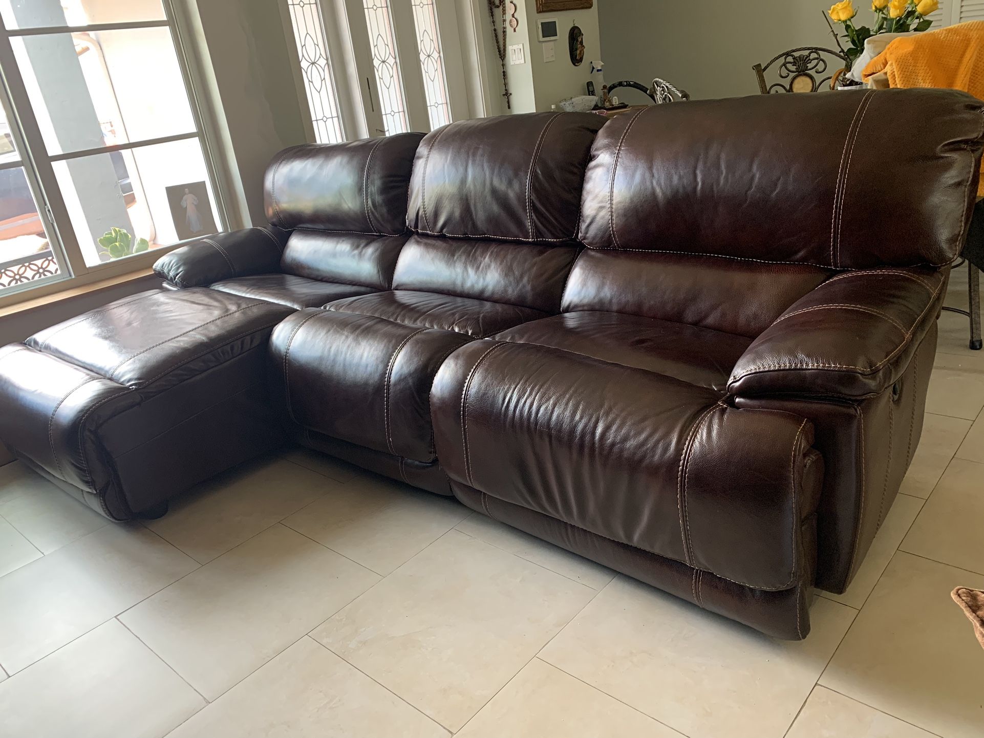 Americam Signature St Malo 3-piece Power Recliner Leather Sectional 115 In X 36 Depth Chaise 64 Inch