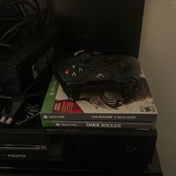 Xbox one, Xbox On Controller And 2 Games.
