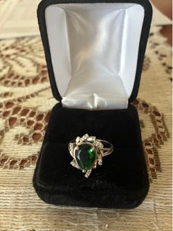 Stunning Sterling Silver Ring with Green Stone
