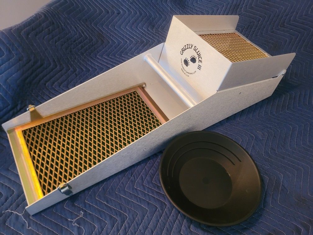 Sluice box for hobby gold mining and prospecting