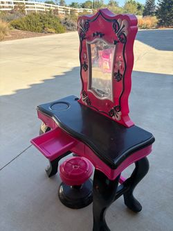Toy vanity and toy piano