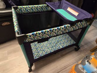 Playpin w/ Bassinet (Openbox/New)