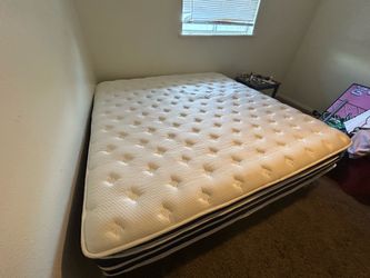 Selling king sized bed