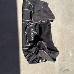 CCM - HOCKEY EQUIPMENT BAG / ROLLERS