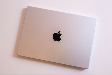 MacBook Pro 14” - M3 Pro - 18GB - 512GB SSD