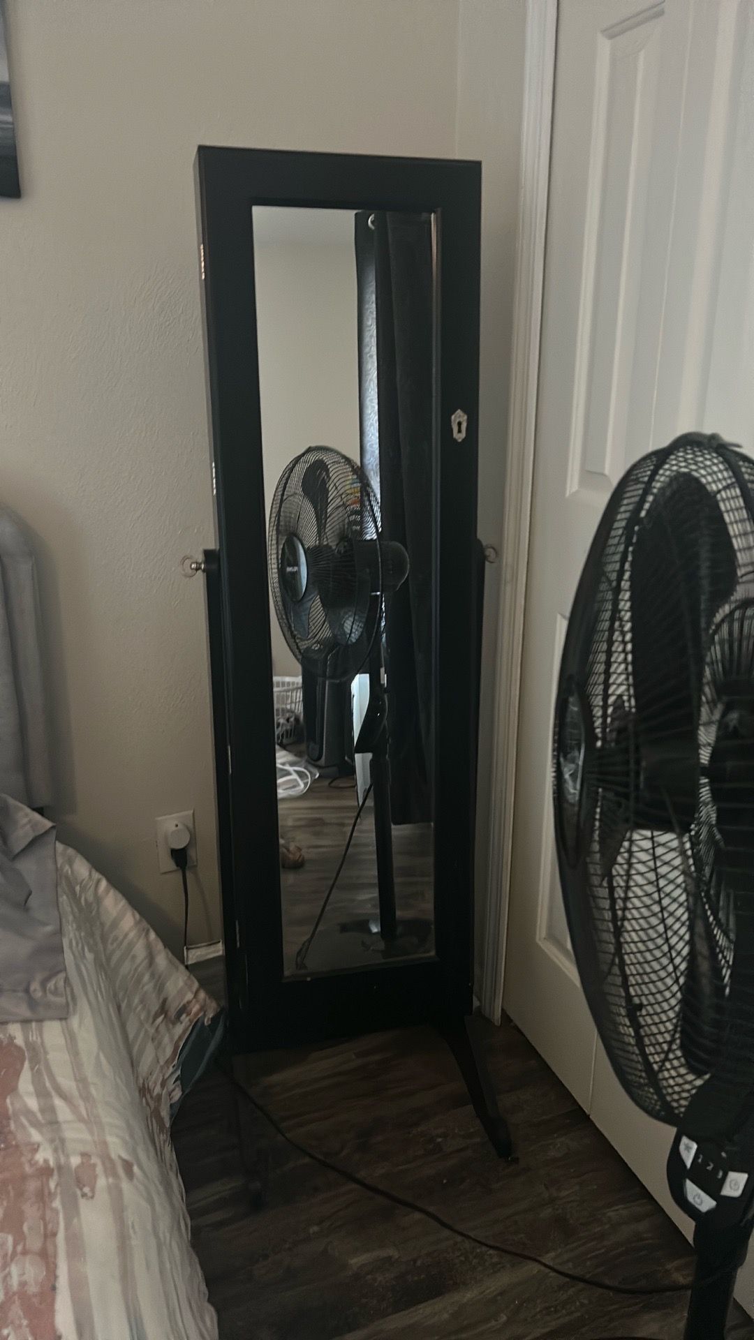 Standing mirror Jewelry cabinet