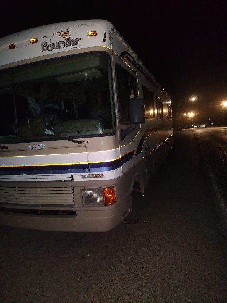 1997 Fleetwood Bounder 34