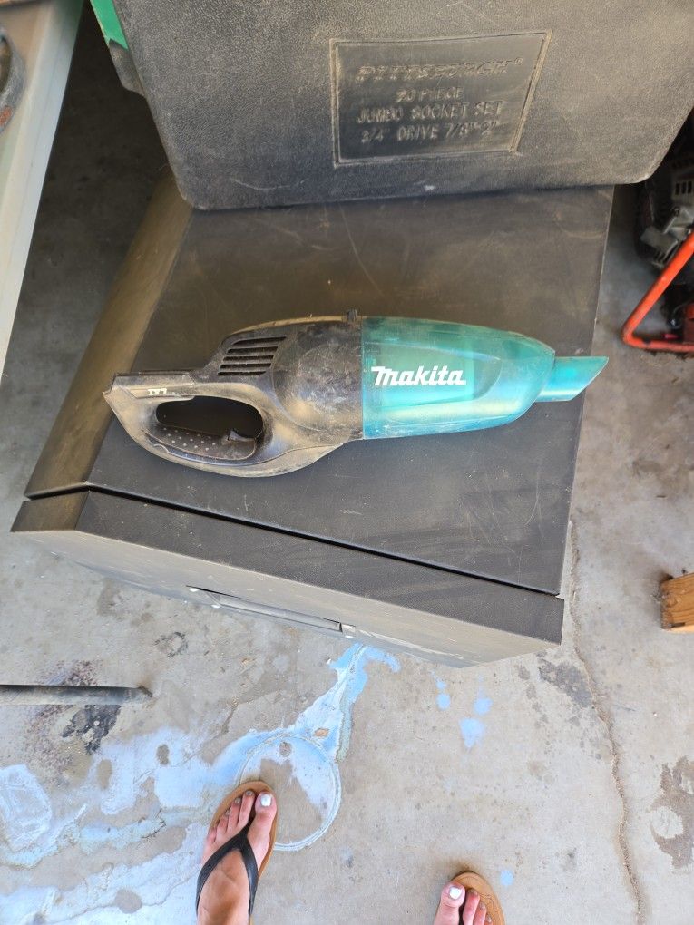 Makita Hand Vacuum