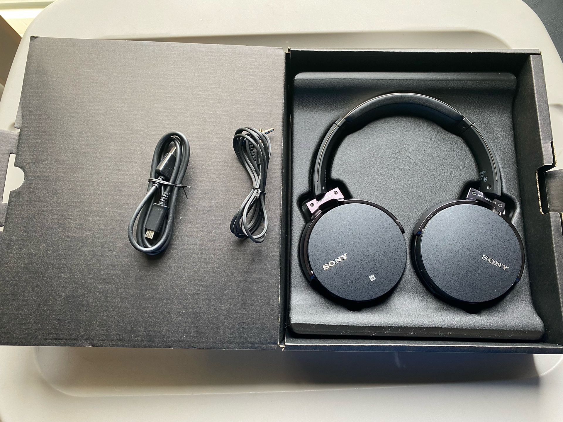 Sony MDR-XB950B1 Extra Bass Wireless Headphones