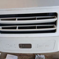 LG Air Conditioner LP0817WSR with Window Mount And Hose 8000 BTU 