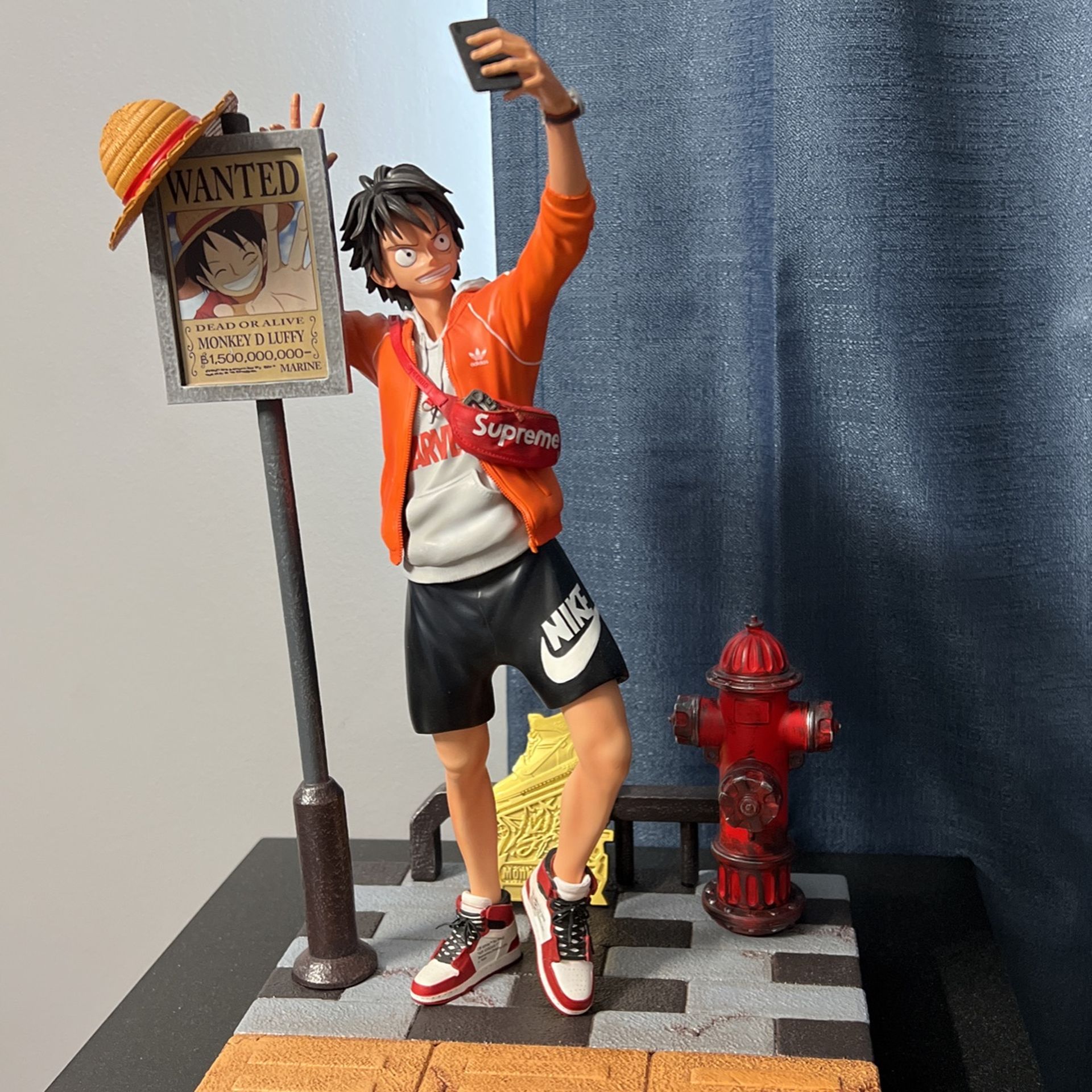 Luffy Statue